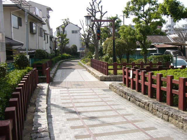 １５０メートルほどでいったん途切れる線路跡